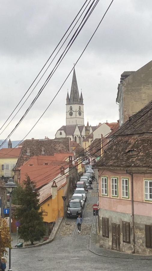 Apartament Istoric Ultracentral - With Parking Sibiu Exterior foto